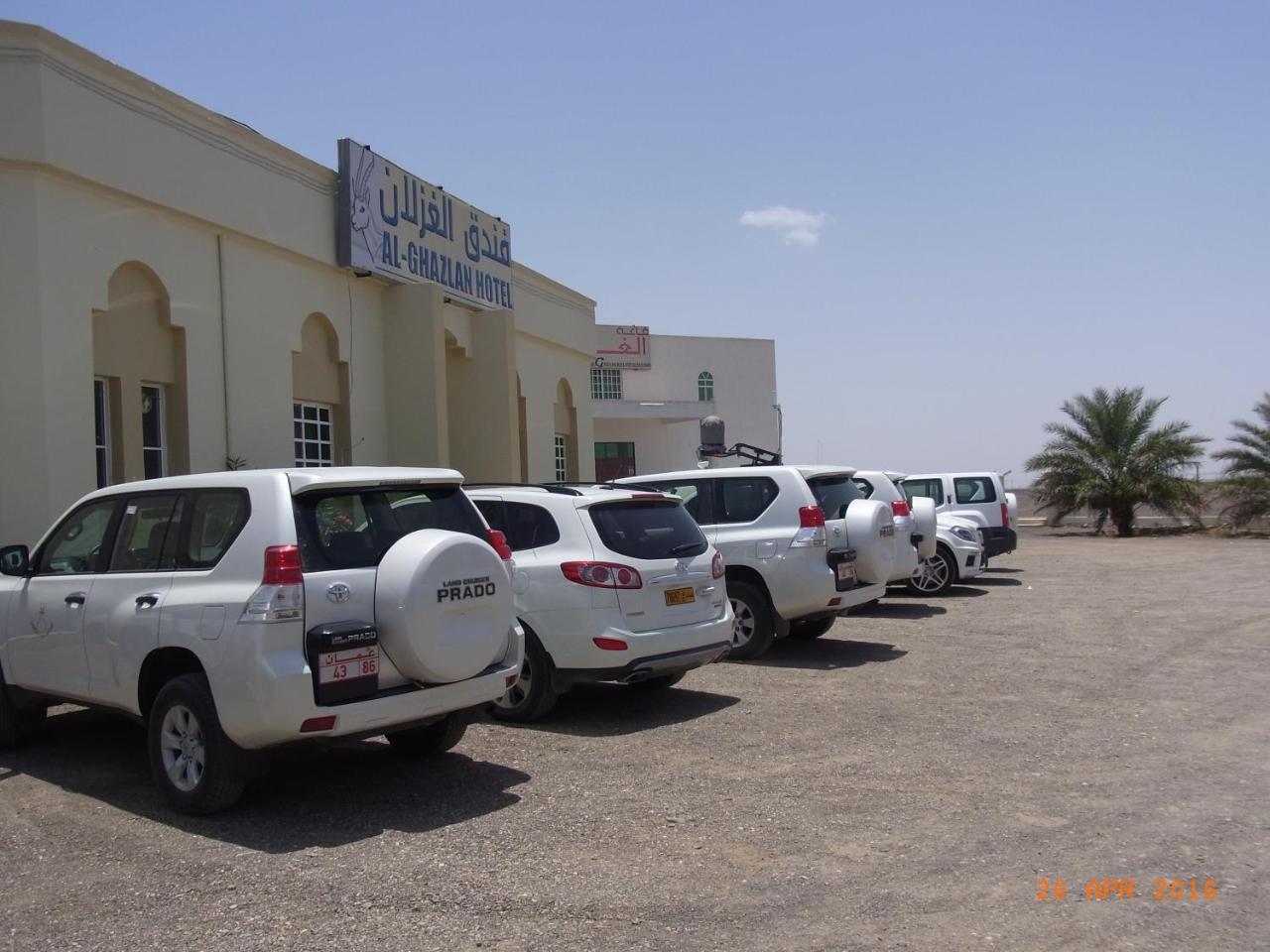 Al Ghazlan Hotel Sinaw Ruddah Exterior photo