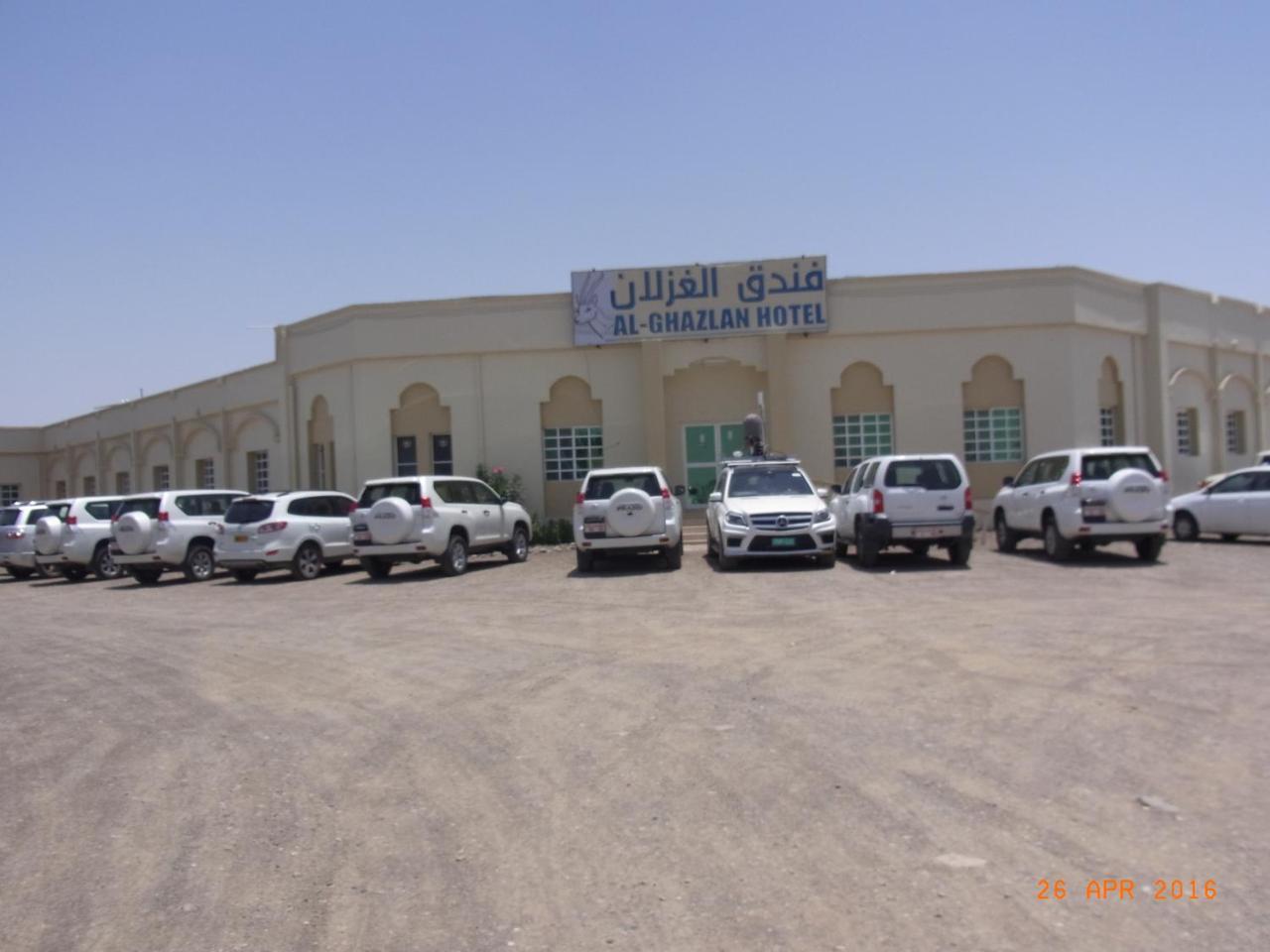 Al Ghazlan Hotel Sinaw Ruddah Exterior photo